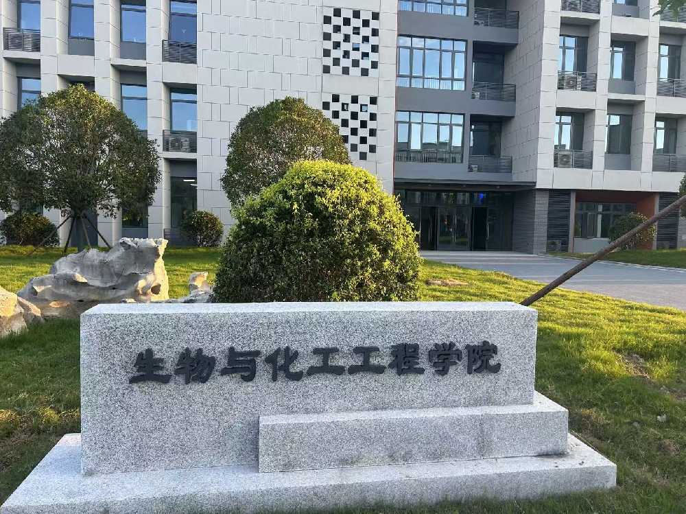 赛罕区扬州职业大学体育场高杆灯项目